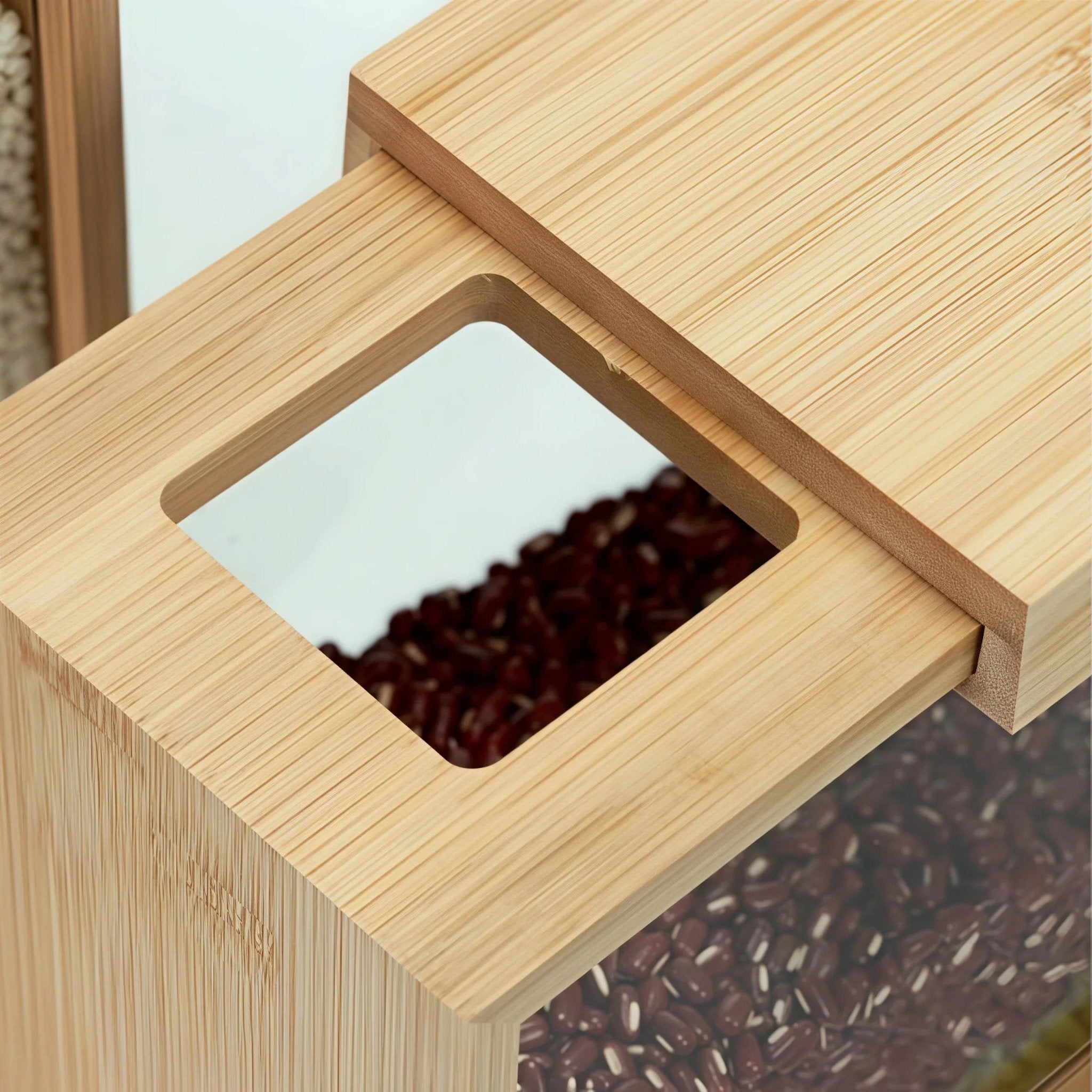 Close-up of Oakory bamboo food storage container sliding lid with clear viewing window